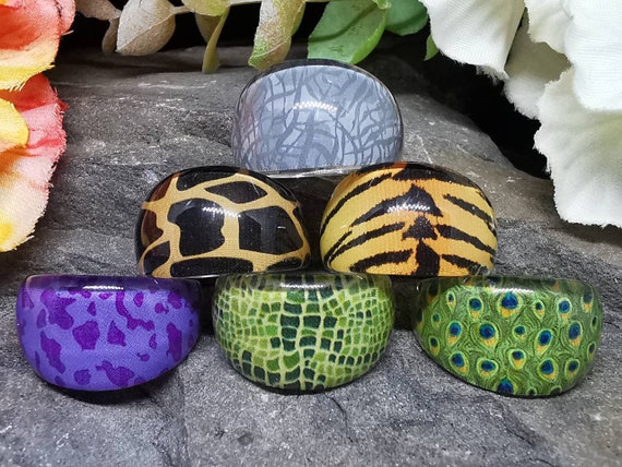 Various Vintage Animal Print Lucite Plastic Rings (Size P)
