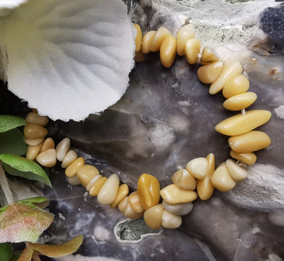 Yellow Jade Semi-Precious Chip Gemstone Bracelet (Crystal / Healing)