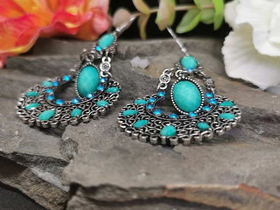 Turquoise Coloured Faux Larimar Gemstones set in Silver coloured nickel-free metal. Dangle Drop Earrings. Includes Rubber Butterfly Backs.