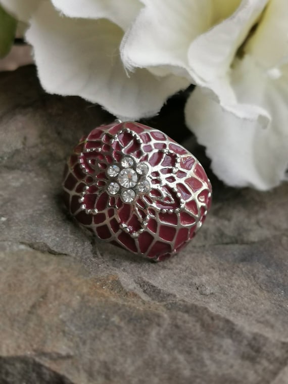 Stretchy Pink/Purple/Red Enamel Ring, Set with Faux Diamantes, and Accented with a Silver Pattern