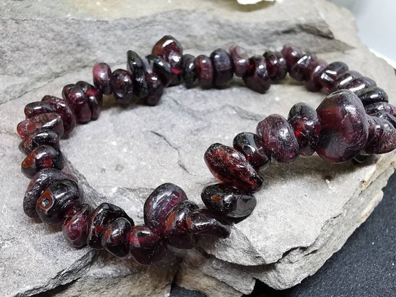 Blood Garnet / Garnet Chipped Semi-Precious Healing Gemstone Bracelet (includes free gift bag)