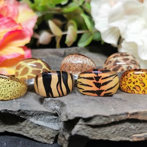 Various Vintage Animal Print Lucite Plastic Rings (Size R1/2)