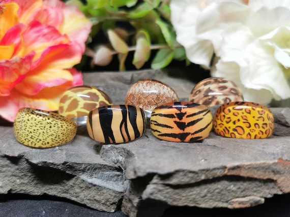 Various Vintage Animal Print Lucite Plastic Rings (Size R1/2)