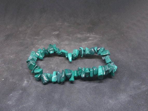 Malachite Chip Semi-Precious Gemstone Bracelet (Crystal / Healing) (includes free gift bag)