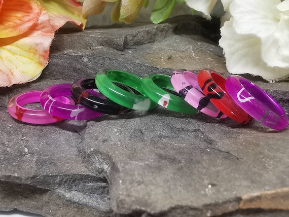 Various Colours, Hand-Painted, Vintage, Lucite Plastic Rings (Size M1/2)