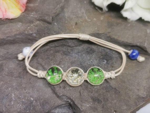 Pressed Flowers Bracelet - Glass, Genuine Pressed Flowers, with adjustable cord (Green & White Flowers)