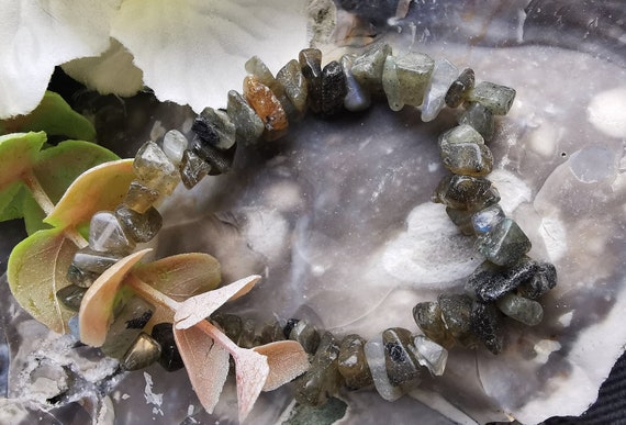Labradorite Semi-Precious Chip Gemstone Bracelet (Crystal / Healing)