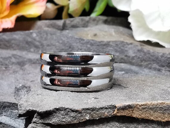 Stainless Steel Ring. Ribbed Style. UK Size X1/2