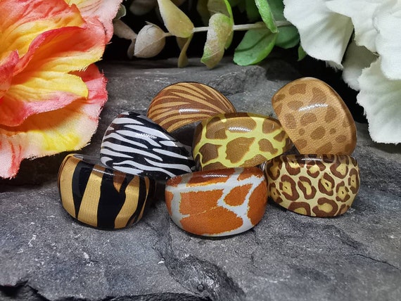 Various Vintage Animal Print Lucite Plastic Rings (Size P)