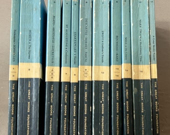 Seltenes Fundstück! Das 11-bändige Vintage-Set der Great Books Foundation aus dem Jahr 1955 enthält 16 Geschichten von einigen der größten Schriftsteller der Geschichte.