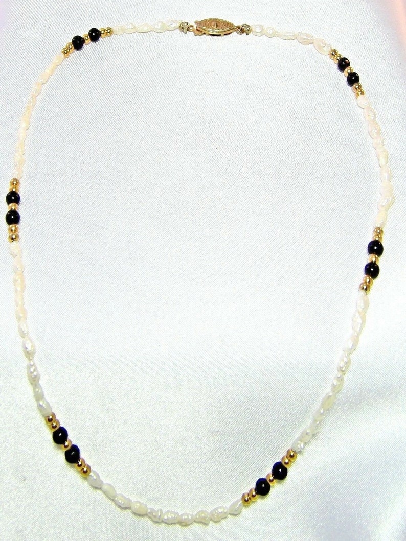 Freshwater Pearl Necklace with Gold and Onyx Beads Vintage 18