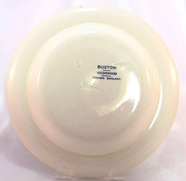 WEDGWOOD ETRURIA ENGLAND rimmed 8 coupe soup bowl 1920 Boston pattern