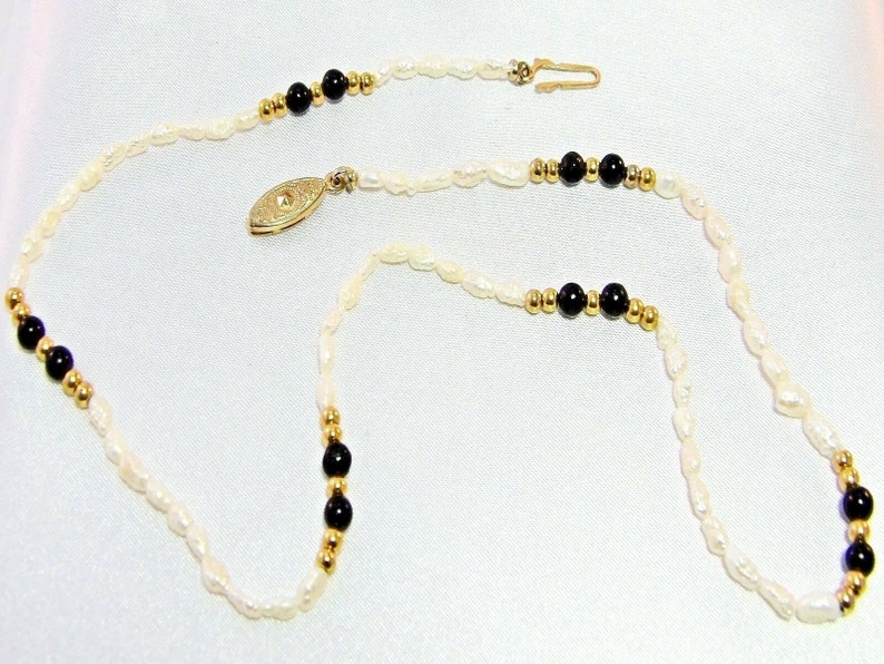 Freshwater Pearl Necklace with Gold and Onyx Beads Vintage 18