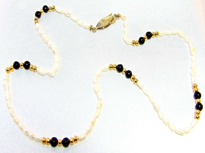 Freshwater Pearl Necklace with Gold and Onyx Beads Vintage 18