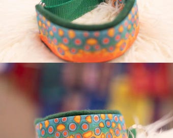 Collar para perro con agilidad Martingala con escamas de pez naranja y verde - 1,5 pulgadas de ancho, 10 pulgadas de cuello/12,5 pulgadas en el punto más ancho