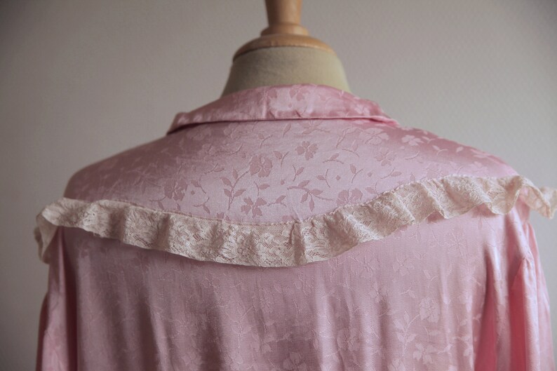 1930s Pink Satin Hostess Gown with Lace Details and a Monochrome Floral Woven Pattern image 9