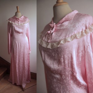 1930s Pink Satin Hostess Gown with Lace Details and a Monochrome Floral Woven Pattern image 1