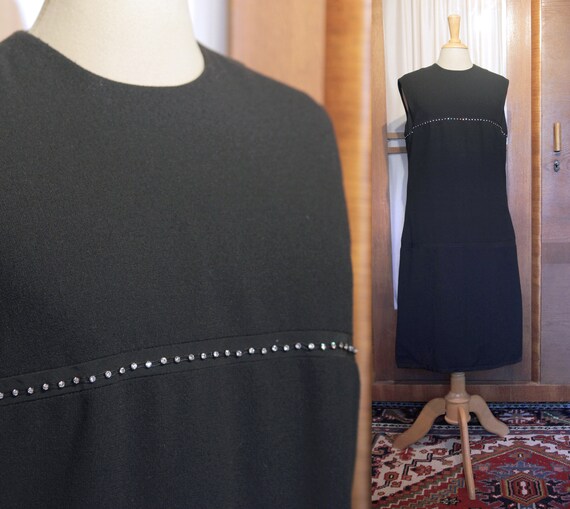 Robe droite cocktail mi longue noire des annees 1960 avec encolure ronde et strass Melange de laine Vestan Etsy France