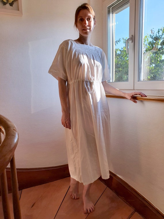 Antique White Cotton Nightgown with Short Sleeves