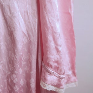 1930s Pink Satin Hostess Gown with Lace Details and a Monochrome Floral Woven Pattern image 5