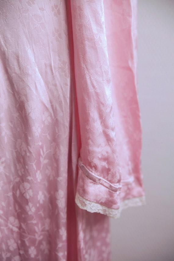 1930s Pink Satin Hostess Gown with Lace Details a… - image 5