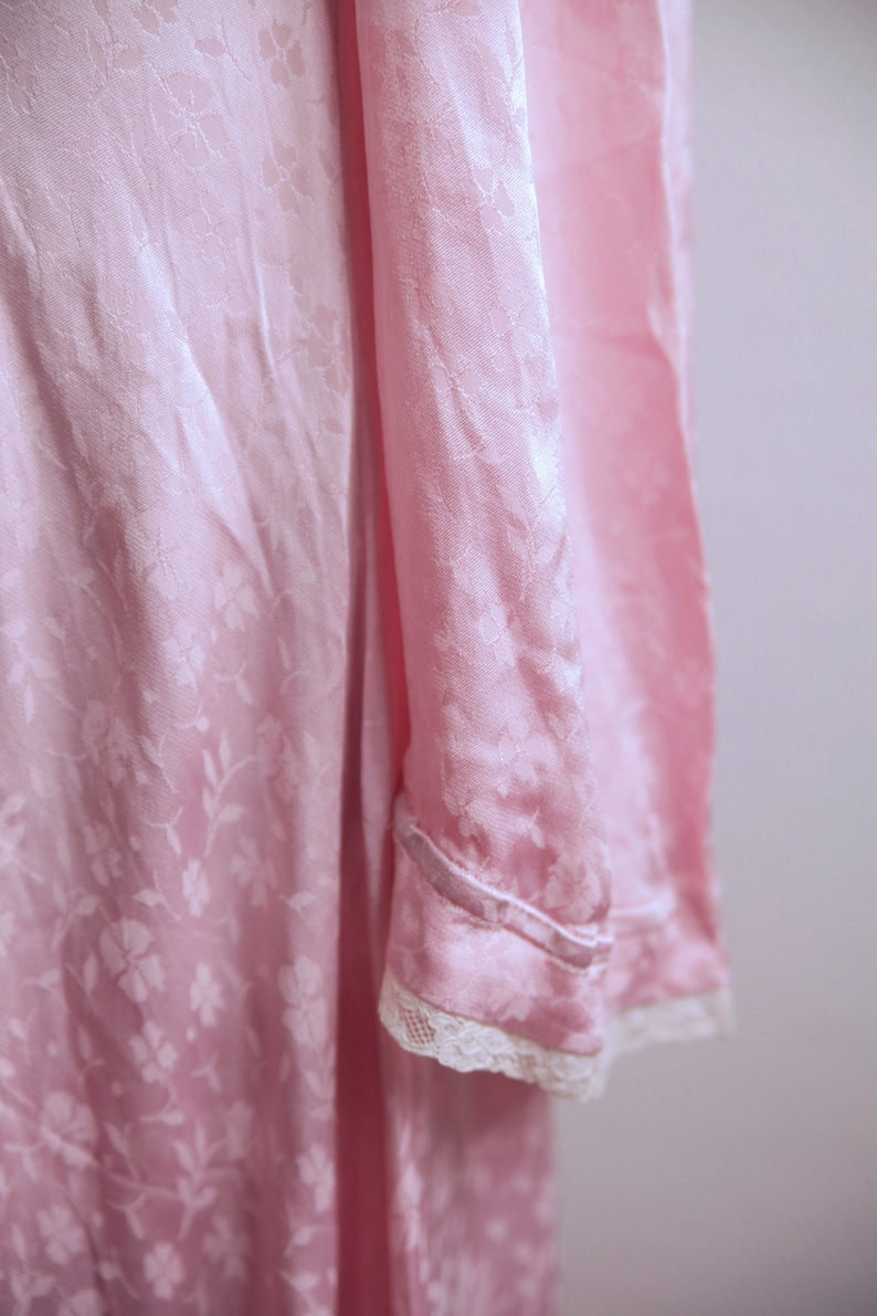 1930s Pink Satin Hostess Gown with Lace Details and a Monochrome Floral Woven Pattern image 5