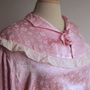 1930s Pink Satin Hostess Gown with Lace Details and a Monochrome Floral Woven Pattern image 4