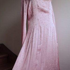 1930s Pink Satin Hostess Gown with Lace Details and a Monochrome Floral Woven Pattern image 7