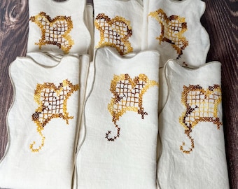 Vintage Linen Napkins Set: Cross Stitch Embroidered Scalloped Border