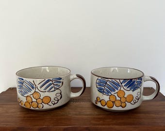 2 tasses à soupe vintage japonaises en grès moucheté, fleurs peintes à la main, Japon