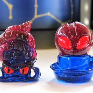 Handmade Resin Gogo Figures Sets of 2 various colors statue kanga java