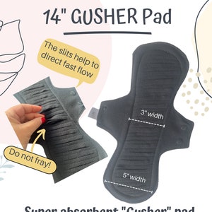 Puede incluir: Una compresa "Gusher" gris oscuro, súper absorbente, de 35,5 cm de largo, diseñada para flujo abundante. Cuenta con un ancho de 7,6 cm y 12,7 cm, con ranuras para dirigir el flujo. El texto "Do not fray!" es visible.