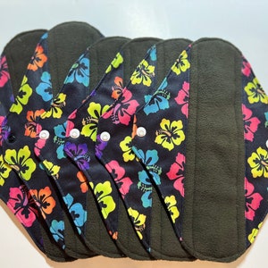 7pcs Set - Aloha Black Reusable cloth menstrual sanitary pads napkins - Black Set of 6 pads + 1 wet bag *Limited Edition exclusive print*