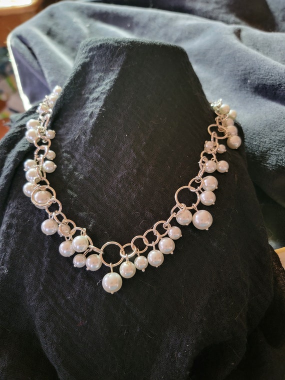 Silver and pearl necklace - image 1