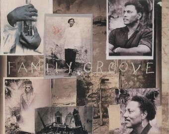 Puede incluir: Una portada de álbum vintage con un collage de imágenes. La portada del álbum presenta una banda llamada "The Neville Brothers" y el título del álbum "Family Groove". Las imágenes incluyen un hombre con una camisa blanca, un hombre con una camisa oscura, un hombre con una camisa oscura y un sombrero, y un hombre con una camisa oscura y un sombrero. La portada del álbum es de color marrón claro.