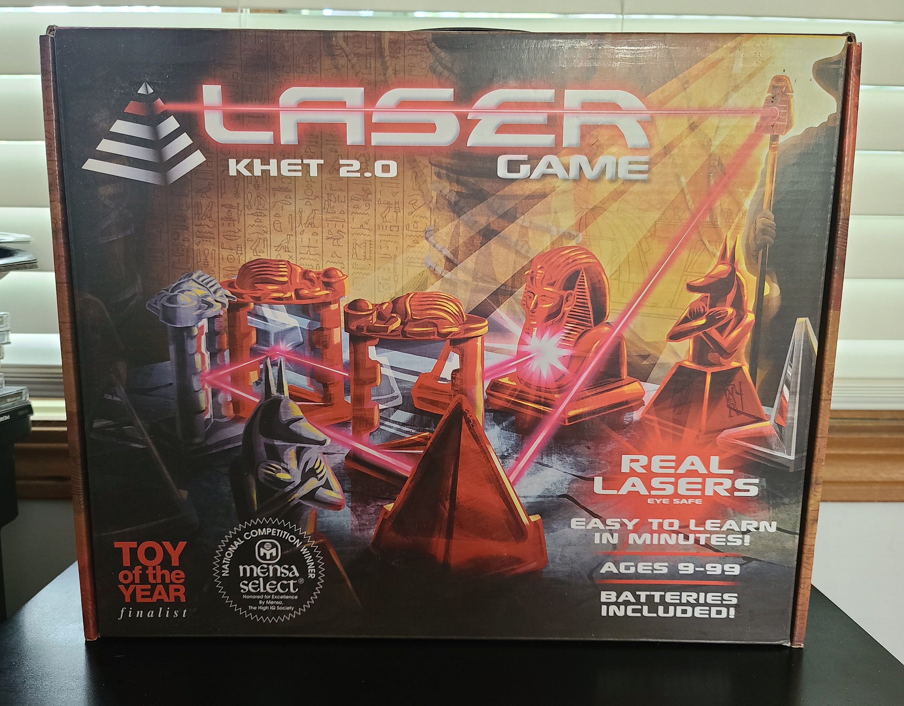 Jogo de tabuleiro, semelhante ao xadrez, Laser Khet 2.0