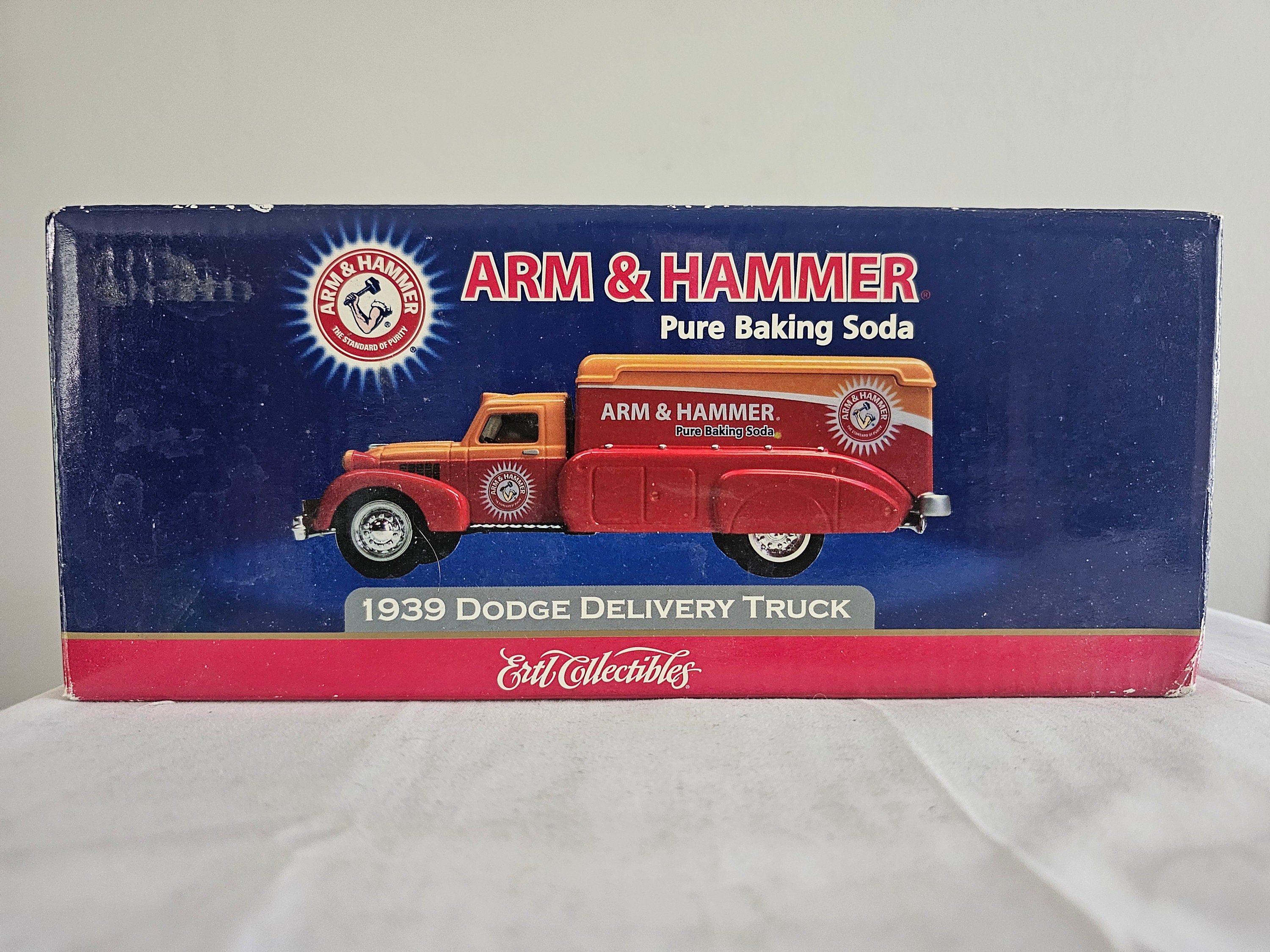 Arm & Hammer Baking Soda 1939 Dodge Delivery Truck Diecast Coin Bank 1:25 Scale