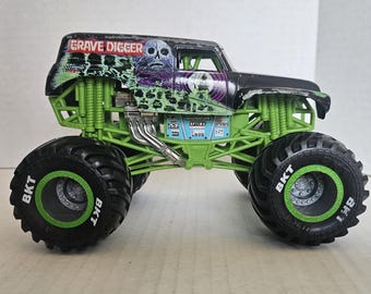 Monster Jam Grave Digger 1:24 Scale Truck Die Cast