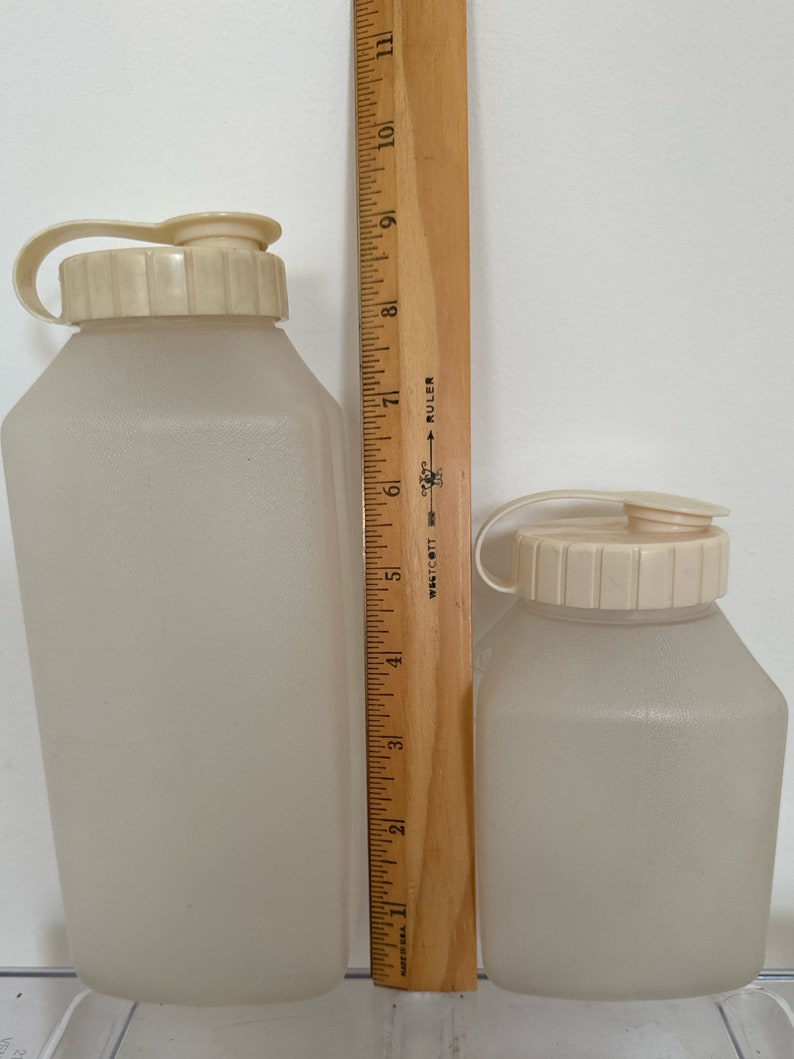 Vintage Rubbermaid Servin' Saver Containers Quart Pour Spout or Half