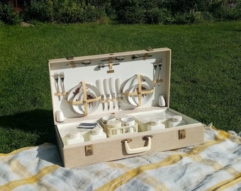 Rare Find!! 40's XL Vintage Brexton Picnic Set w/ Key In Unused Condition! 4 Person Retro Set - Luxury Range - Model 624 - Large Hard Case