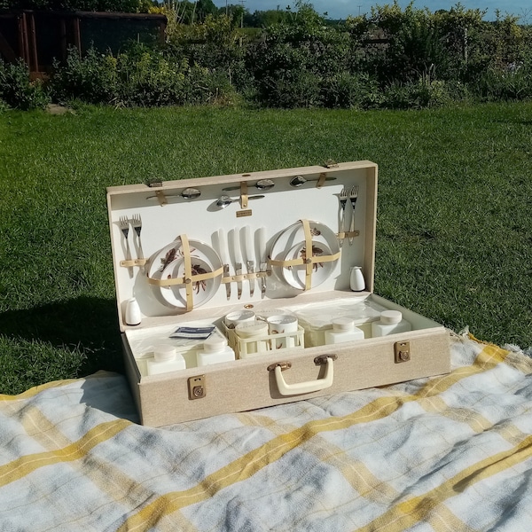 Rare Find!! 40's XL Vintage Brexton Picnic Set w/ Key In Unused Condition! 4 Person Retro Set - Luxury Range - Model 624 - Large Hard Case