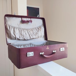 60s Großer Vintage Geweih Koffer, Braun / Ochse Blutrot - Hartschale Getragen & Rustikal Retro Handkoffer - Hochzeitskarte Schaufenster Requisite