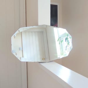 Miroir mural sans cadre moderne Mid-Century - Bords biseautés entrecroisés sur plusieurs côtés - MCM vintage Art déco paysage biseauté 14,5 x 26 po.