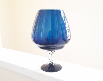 70er Jahre Vintage Extra große Kobalt-Blau-Ballonglas-Vase - Klarer Drehstiel - Bubble-Ribbed-Schale - Mid-Century Modern Bohemian Brandy-Wanne