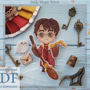 Giovane mago con gufo, schema punto croce con figura bifacciale, personaggio bambola Magic Boy (download immediato PDF)
