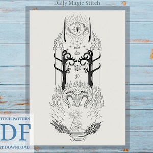 以下が含まれることがあります： 炎の目、牡羊の頭、星でいっぱいの空を持つ神秘的なシーンを描いた白黒のクロスステッチパターン。パターンは「Daily Magic Stitch」というタイトルで、PDFダウンロードとして入手できます。