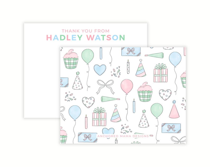 Puede incluir: Dos tarjetas de papeler&iacute;a blancas. Una tarjeta tiene el texto "THANK YOU FROM HADLEY WATSON" en colores pastel. La otra tarjeta tiene un patr&oacute;n de cupcakes, globos, gorros de fiesta, regalos y lazos en colores pastel sobre un fondo blanco.