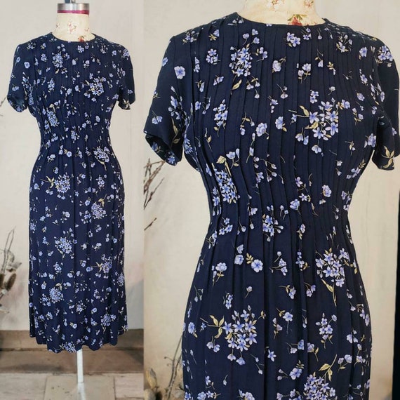 Vintage 1990s does 1940s floral light blue dress!