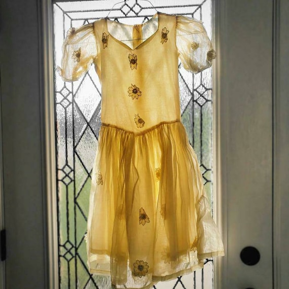 Vintage pale yellow 1930s dress!
