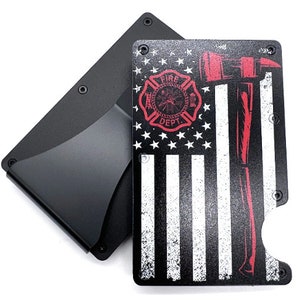 Cartera RFID y clip para billetes con diseño de bandera estadounidense con temática de bomberos, línea roja delgada, hacha y emblema / Impresión UV / Color negro